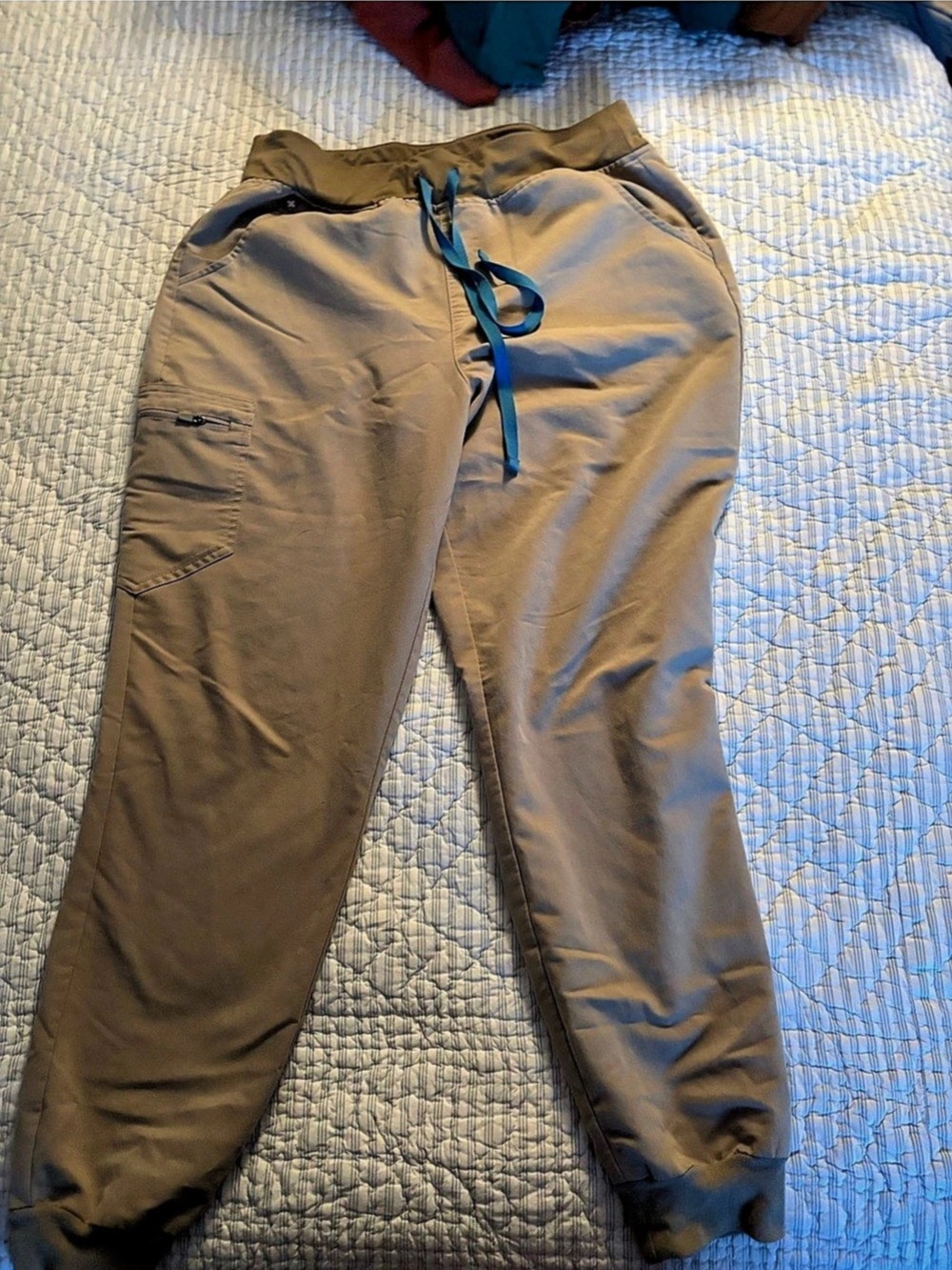 Figs Zamora Jogger Sandstone